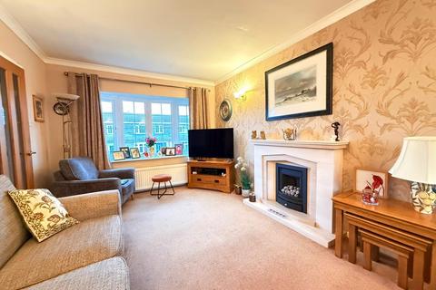 4 bedroom semi-detached house for sale, Bank Hall Grove, Shepley, Huddersfield, West Yorkshire, HD8