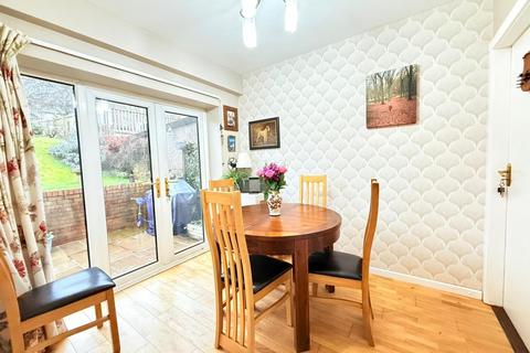 4 bedroom semi-detached house for sale, Bank Hall Grove, Shepley, Huddersfield, West Yorkshire, HD8