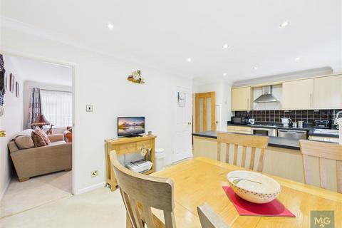 3 bedroom semi-detached house for sale, Maltward Avenue, Bury St. Edmunds IP33