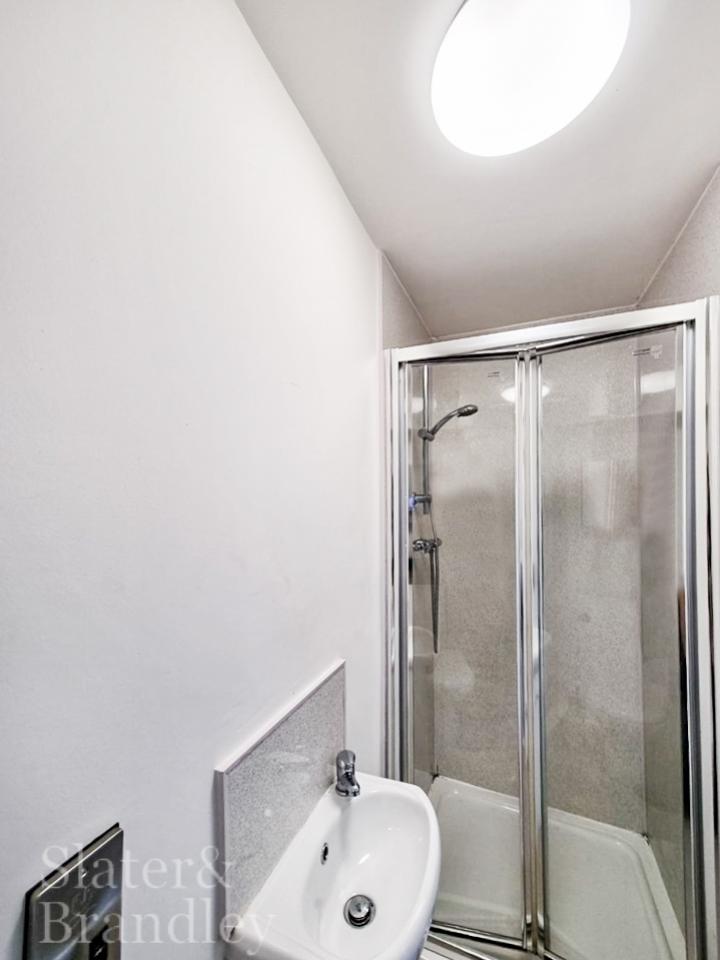 Bathroom1 Pic6