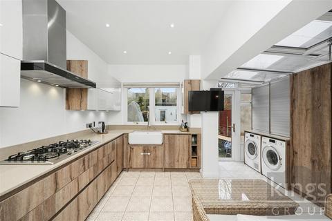4 bedroom terraced house for sale, Shortlands Road, Leyton