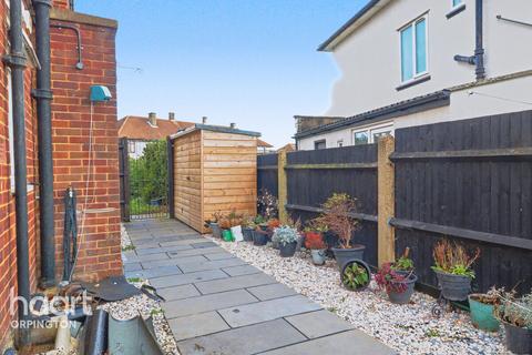 undefined, Bromhedge, LONDON