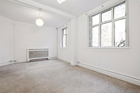 3 bedroom maisonette to rent, Aveline Street, London SE11
