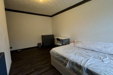 5 bedroom terraced house to rent, Smock Walk, Croydon