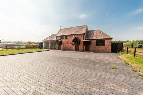 3 bedroom barn conversion to rent, St. Peters Lane, Bickenhill, Solihull, West Midlands, B92