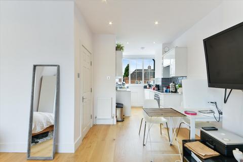 Studio to rent, St. Johns Wood High Street, London, NW8