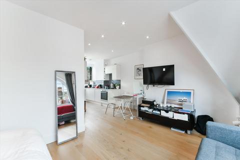 Studio to rent, St. Johns Wood High Street, London, NW8