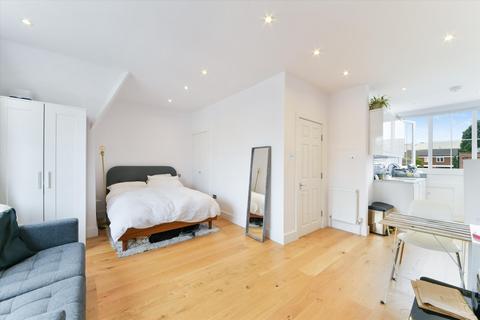 Studio to rent, St. Johns Wood High Street, London, NW8