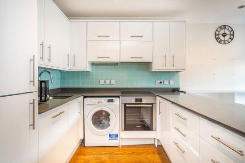 2 bedroom flat to rent, Gloucester Street, London SW1V