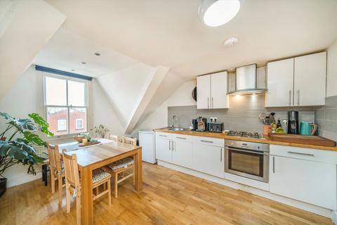 2 bedroom flat to rent, Shrubbery Road, London SW16