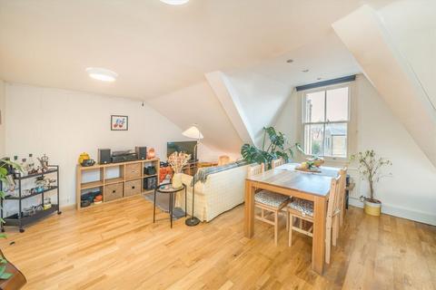 2 bedroom flat to rent, Shrubbery Road, London SW16