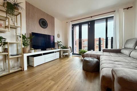 2 bedroom flat for sale, Kiln Close, Gloucester