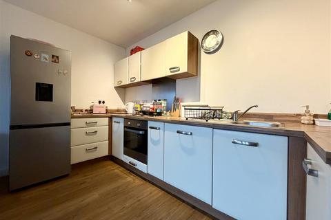2 bedroom flat for sale, Kiln Close, Gloucester