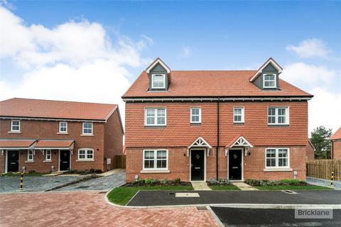 4 bedroom semi-detached house to rent, Barber Gardens, Stone Cross, Pevensey, BN24