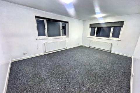 3 bedroom flat to rent, Burnham Lane, Slough SL1