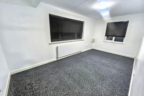 3 bedroom flat to rent, Burnham Lane, Slough SL1
