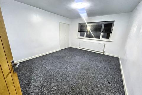 3 bedroom flat to rent, Burnham Lane, Slough SL1