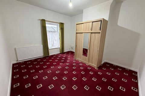 2 bedroom terraced house to rent, Oldham OL9