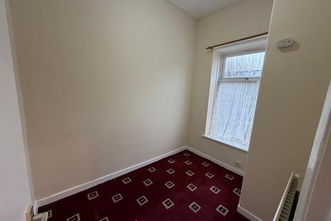 2 bedroom terraced house to rent, Oldham OL9