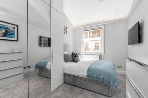 3 bedroom mews to rent, Hyde Park Gardens Mews, London W2