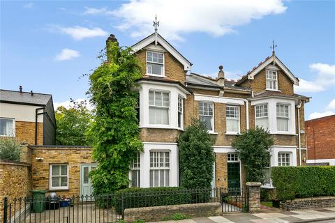 Gloucester Road, Kew, Surrey, TW9