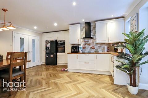 5 bedroom semi-detached house for sale, Crescent Way, Davis Estate, Chatham