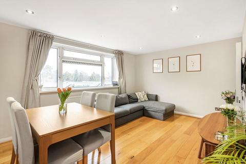 2 bedroom flat for sale, West Hall Road, Kew TW9