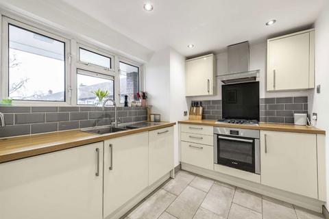 2 bedroom flat for sale, West Hall Road, Kew TW9
