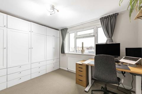 2 bedroom flat for sale, West Hall Road, Kew TW9