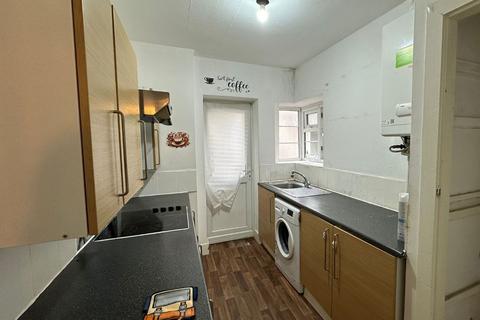 undefined, 18 Warwick Gardens, London Road, Thornton Heath, Surrey, CR7 7NA