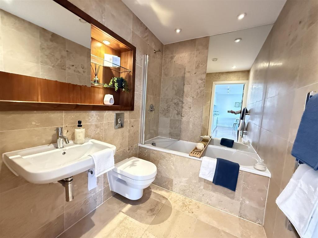 Apartment in 2 Munday Street - More