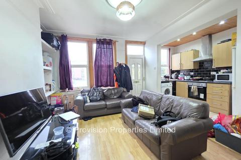 3 bedroom terraced house to rent, Graham Avenue, Burley LS4