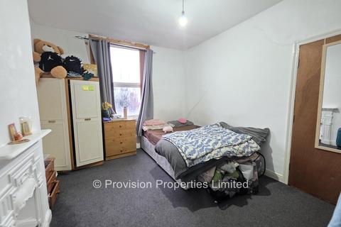 3 bedroom terraced house to rent, Graham Avenue, Burley LS4