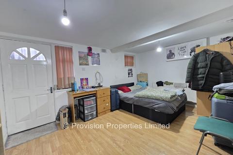 3 bedroom terraced house to rent, Graham Avenue, Burley LS4