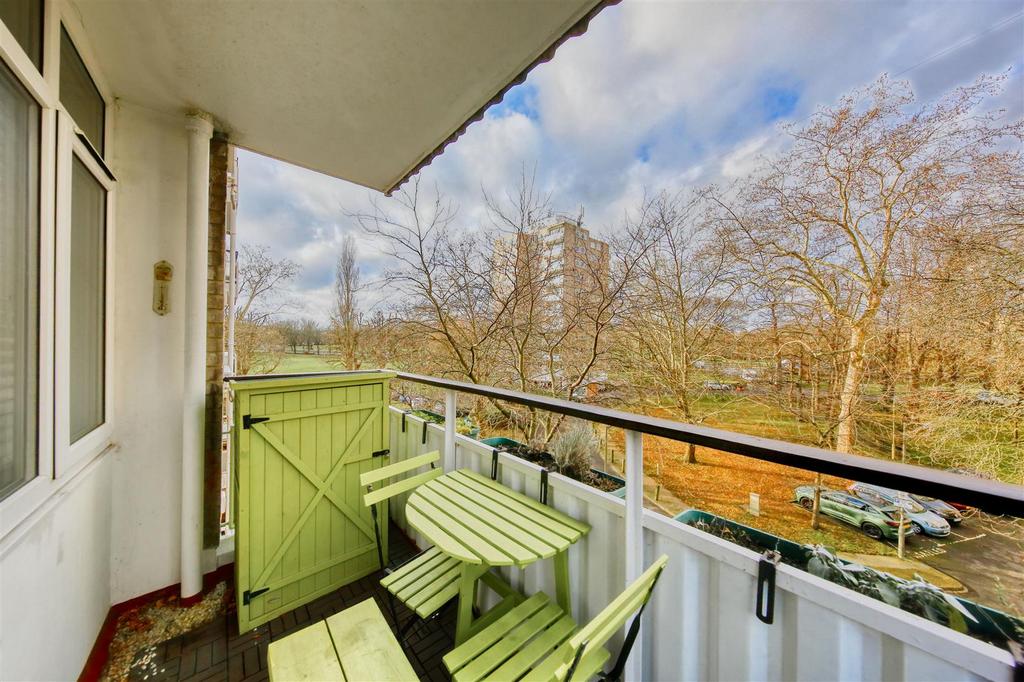 12 skipsea house fitzhugh grove image1 19882 4.jpg