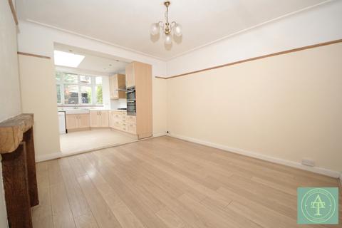 4 bedroom semi-detached house to rent, Slades Gardens, Enfield EN2