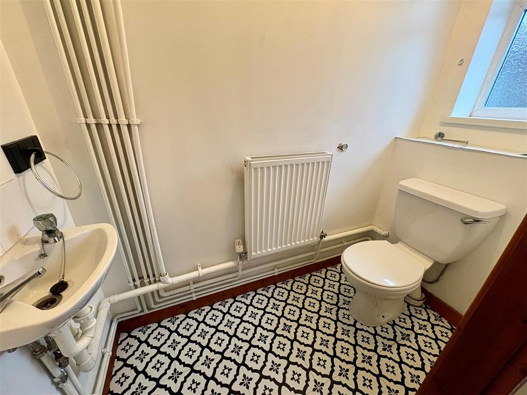 106 adare gf wc.jpg
