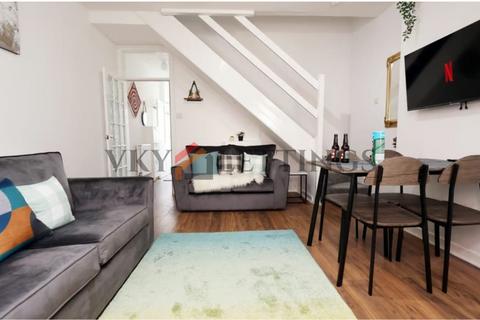 3 bedroom terraced house to rent, Cyfarthfa Street, Cardiff CF24