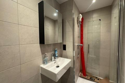 House to rent, Uxbridge Road, London