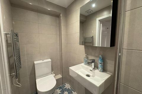 House to rent, Uxbridge Road, London