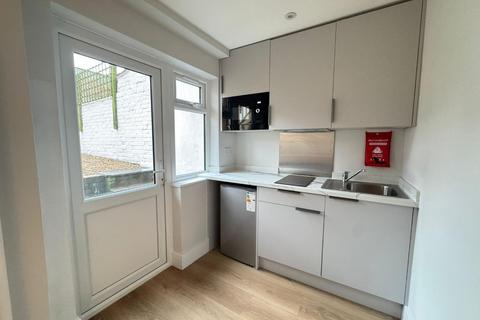 House to rent, Uxbridge Road, London