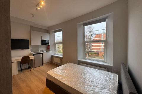 House to rent, Uxbridge Road, London