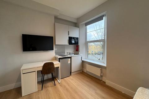 House to rent, Uxbridge Road, London
