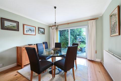 undefined, Lucas Close, Hampshire GU46