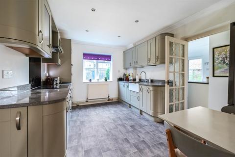 undefined, Lucas Close, Hampshire GU46