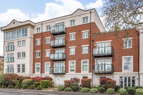 2 bedroom flat to rent, Masons Hill Bromley BR2