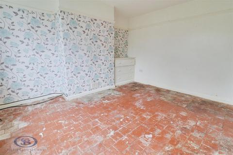 2 bedroom semi-detached house for sale, Badger Avenue, Crewe