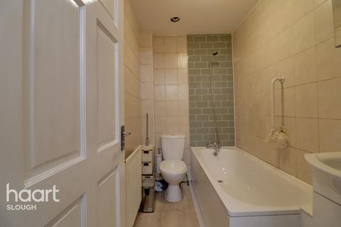 3 bedroom terraced house to rent, Tweed Road, SLOUGH