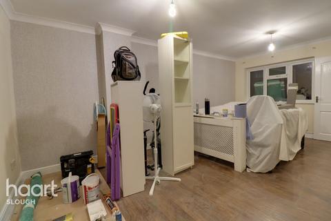 3 bedroom terraced house to rent, Tweed Road, SLOUGH