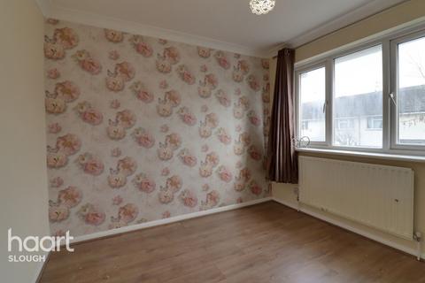 3 bedroom terraced house to rent, Tweed Road, SLOUGH